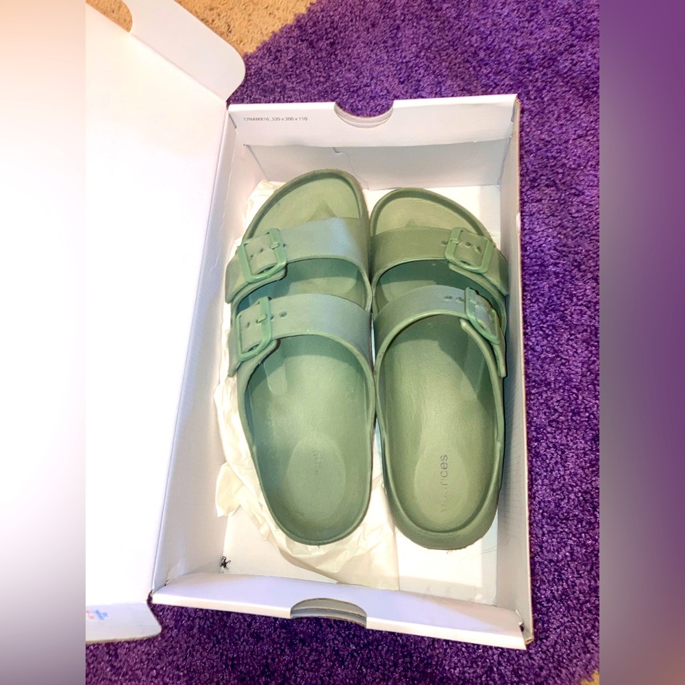 Size 7 slides